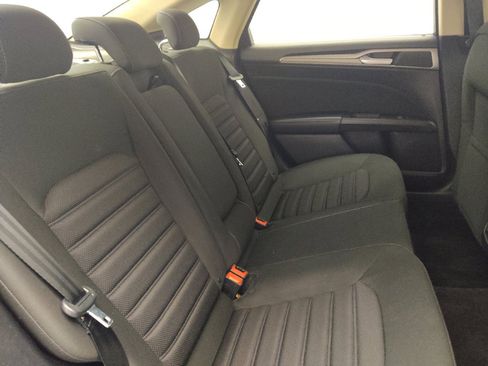 Used 2018 Ford Fusion SE w/ Fusion SE Technology Package FWD image 19