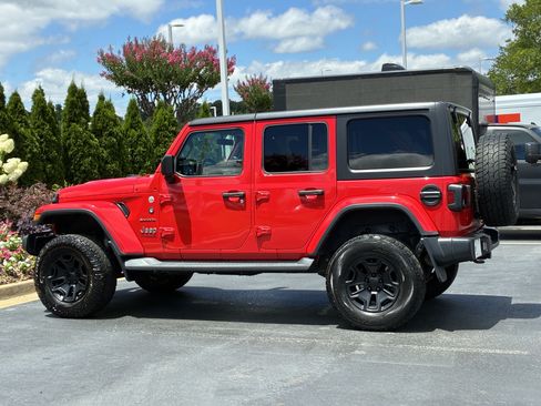 Used 2018 Jeep Wrangler Unlimited Sahara w/ Cold Weather Group AWD/4WD image 9