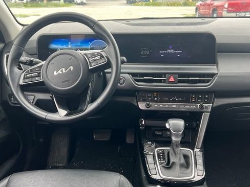 Used 2024 Kia Seltos EX AWD/4WD image 7