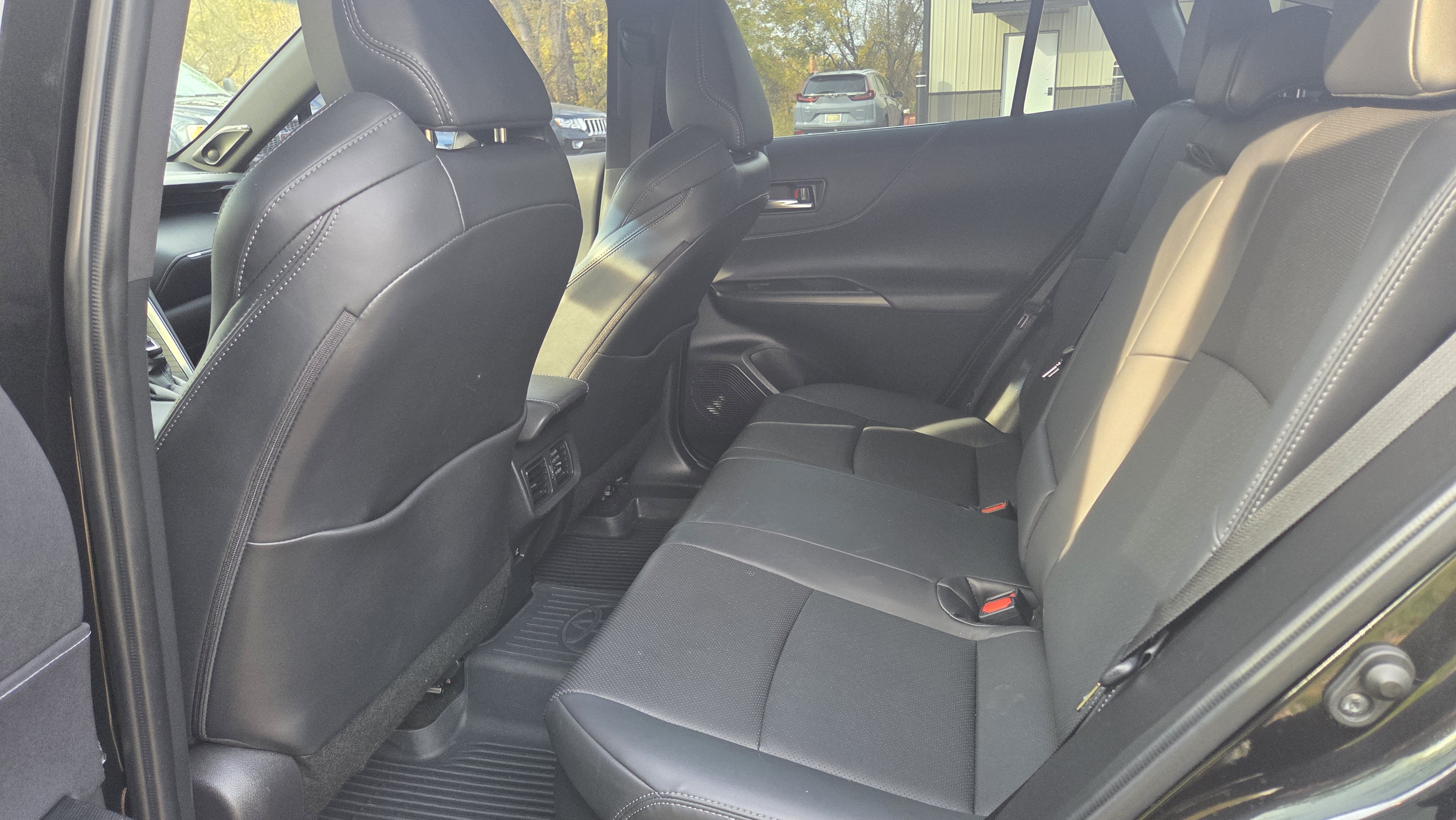 Used 2021 Toyota Venza XLE w/ Softex Package AWD/4WD image 12