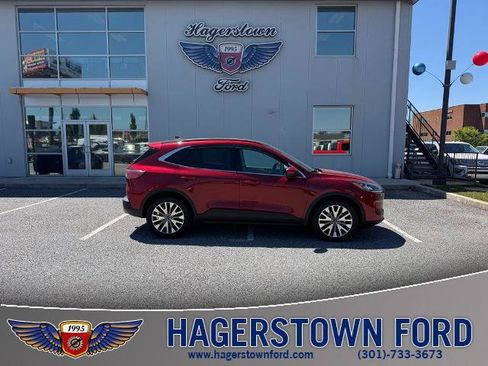 Certified 2021 Ford Escape Titanium w/ Class II Trailer Tow Package AWD/4WD image 1