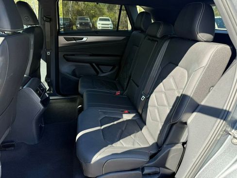 Used 2025 Volkswagen Atlas Cross Sport SE image 7