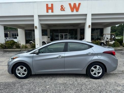 Used 2015 Hyundai Elantra SE FWD image 1