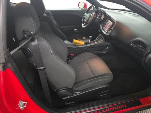 Used 2016 Dodge Challenger R/T image 8