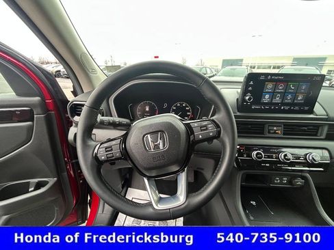 Certified 2025 Honda Pilot Touring image 16