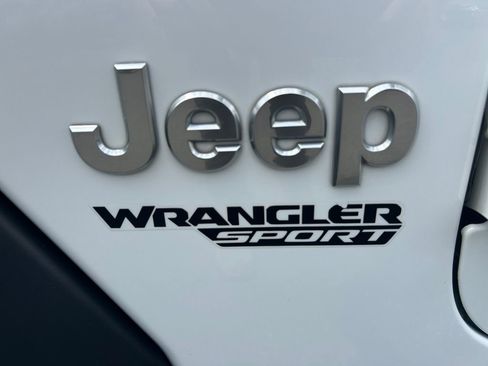 Used 2018 Jeep Wrangler Sport AWD/4WD image 36