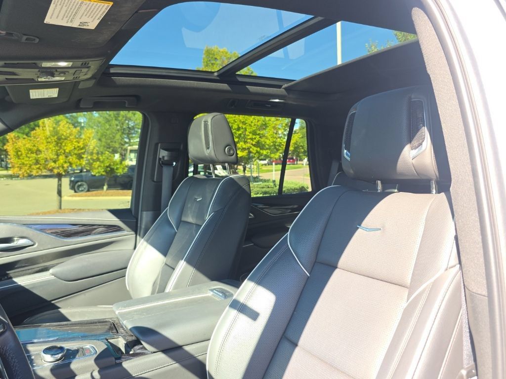 Used 2023 Cadillac Escalade Sport w/ LPO, ONYX Package AWD/4WD image 30