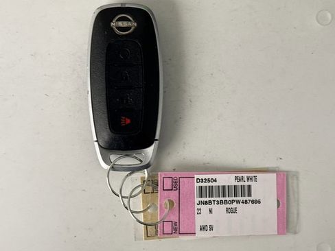 Used 2023 Nissan Rogue SV image 10