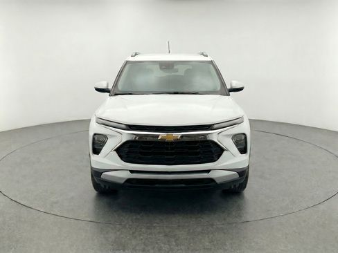 Used 2025 Chevrolet TrailBlazer LT FWD image 2