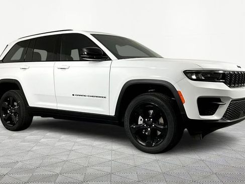 New 2025 Jeep Grand Cherokee Laredo image 3