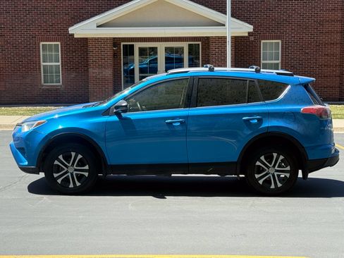 Used 2018 Toyota RAV4 LE w/ All Weather Liner Package FWD image 7
