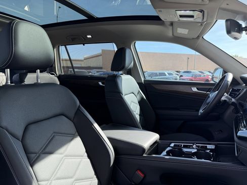 Used 2025 Volkswagen Atlas SE w/ Panoramic Sunroof Package image 44