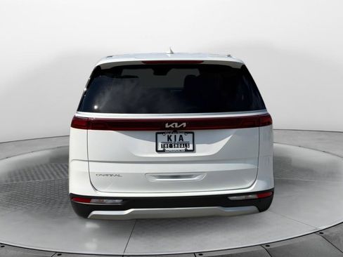 Used 2024 Kia Carnival EX FWD image 4