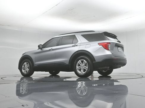 Certified 2023 Ford Explorer XLT RWD image 54