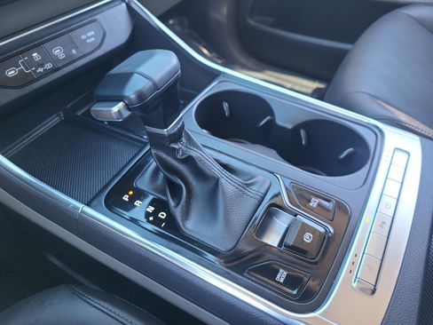 Used 2025 Kia Carnival EX image 20