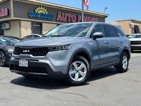 Used 2023 Kia Sorento LX FWD image 2