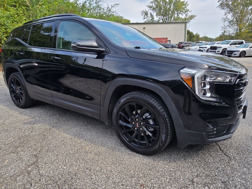 Used 2024 GMC Terrain SLT w/ Elevation Edition AWD/4WD image 10