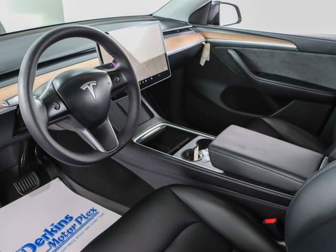 Used 2025 Tesla Model Y Long Range image 22