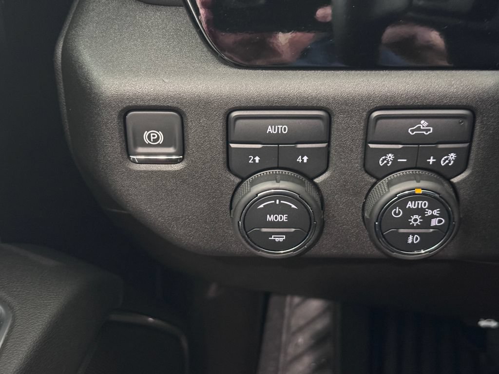 Certified 2025 Chevrolet Silverado 1500 RST AWD/4WD image 26
