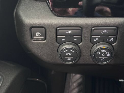 Certified 2025 Chevrolet Silverado 1500 RST AWD/4WD image 26