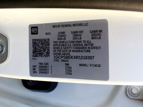 Used 2024 Chevrolet Colorado W/T w/ WT Convenience Package II image 39