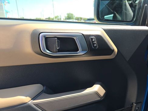 Used 2023 Ford Bronco Wildtrak image 16