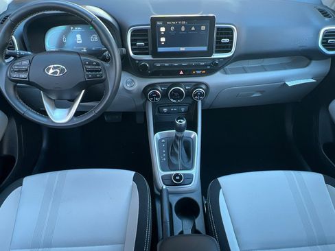 Certified 2025 Hyundai Venue SEL image 18