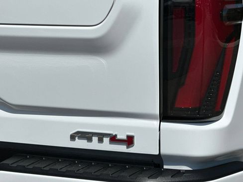 Used 2024 GMC Sierra 2500 AT4 w/ AT4 Preferred Package AWD/4WD image 30