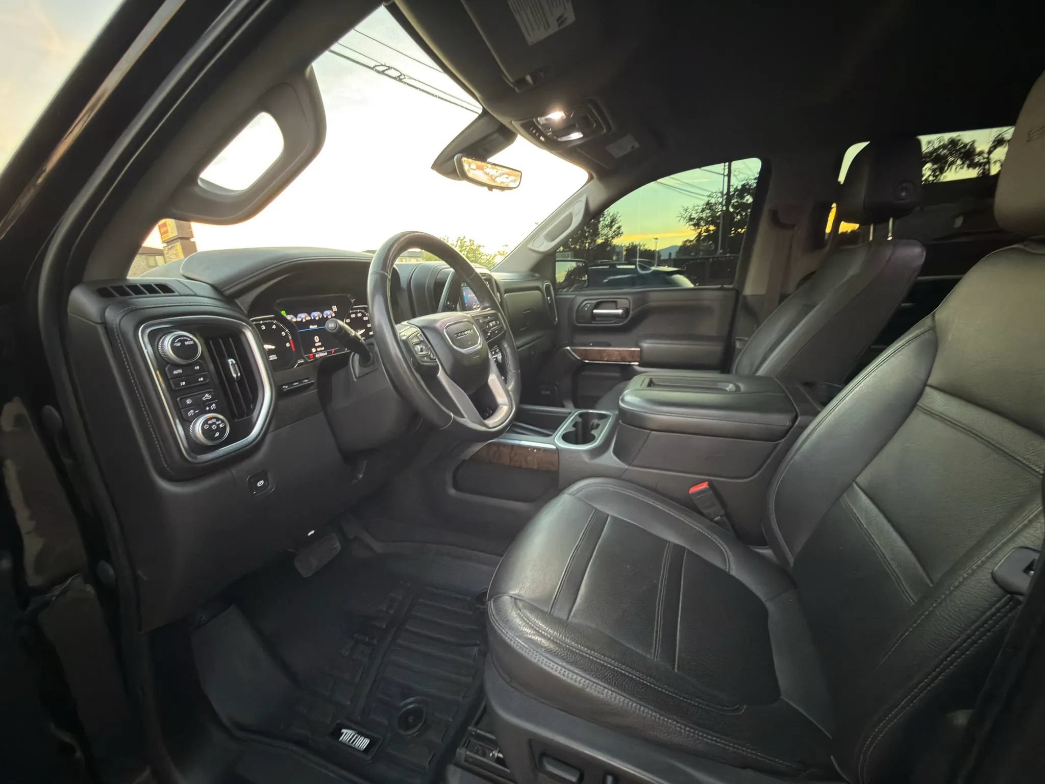 Used 2020 GMC Sierra 1500 Denali w/ Technology Package AWD/4WD image 10