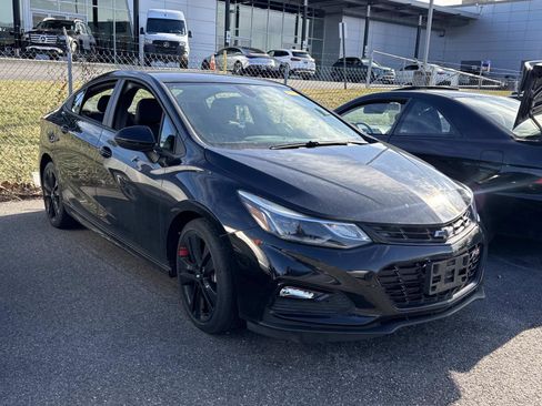 Used 2018 Chevrolet Cruze LT w/ Convenience Package image 3