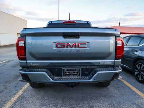 Used 2025 GMC Canyon Elevation w/ Convenience Package image 9