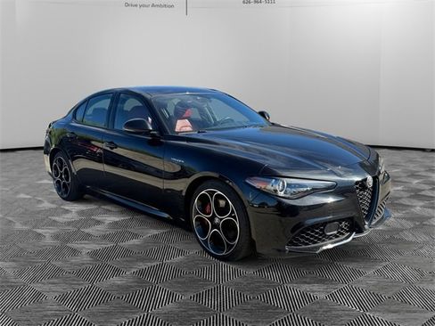 Used 2022 Alfa Romeo Giulia Veloce image 3