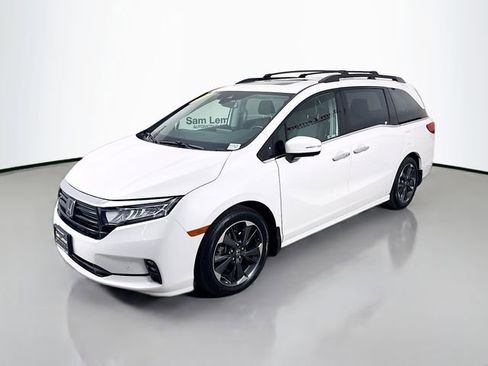 Used 2022 Honda Odyssey Elite image 3