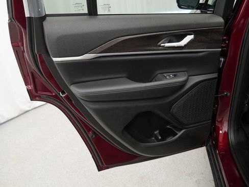 New 2026 Jeep Grand Cherokee Altitude image 30