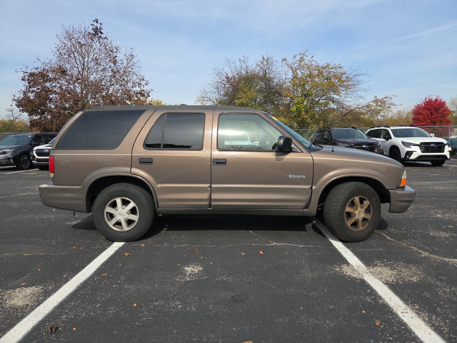 Used 1999 Oldsmobile Bravada AWD w/ Convenience Pkg I image 2