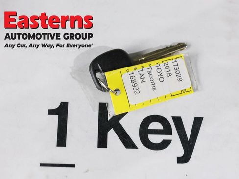 Used 2018 Toyota Tacoma SR5 AWD/4WD image 23