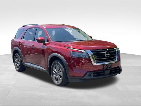 Certified 2024 Nissan Pathfinder SV w/ Lighting Package (N92) AWD/4WD image 3