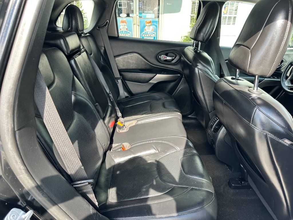 Used 2019 Jeep Cherokee Limited AWD/4WD image 11