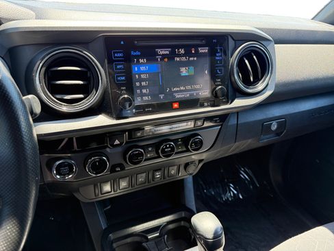 Used 2017 Toyota Tacoma TRD Off-Road AWD/4WD image 12