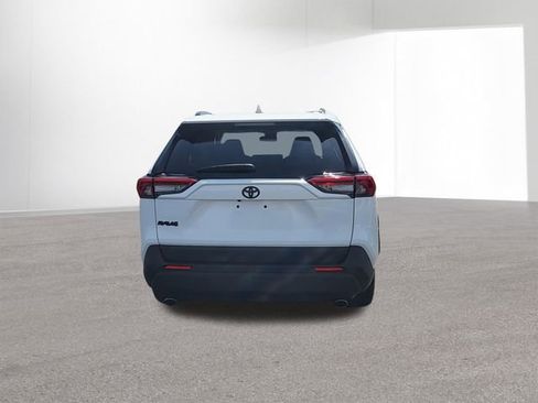 Used 2022 Toyota RAV4 XLE image 8
