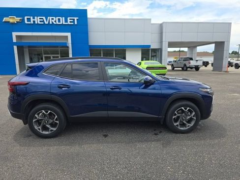Used 2024 Chevrolet Trax LT w/ Driver Confidence Package FWD image 11