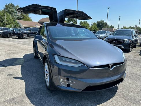 Used 2018 Tesla Model X 75D image 41