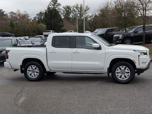 Used 2022 Nissan Frontier SV w/ SV Premium Package image 4