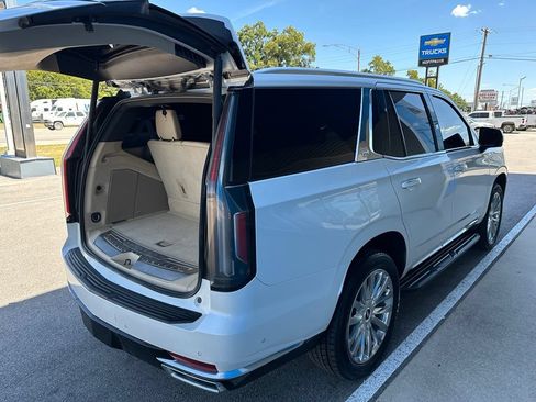Used 2023 Cadillac Escalade Premium Luxury w/ LPO, Illumination Package RWD image 12