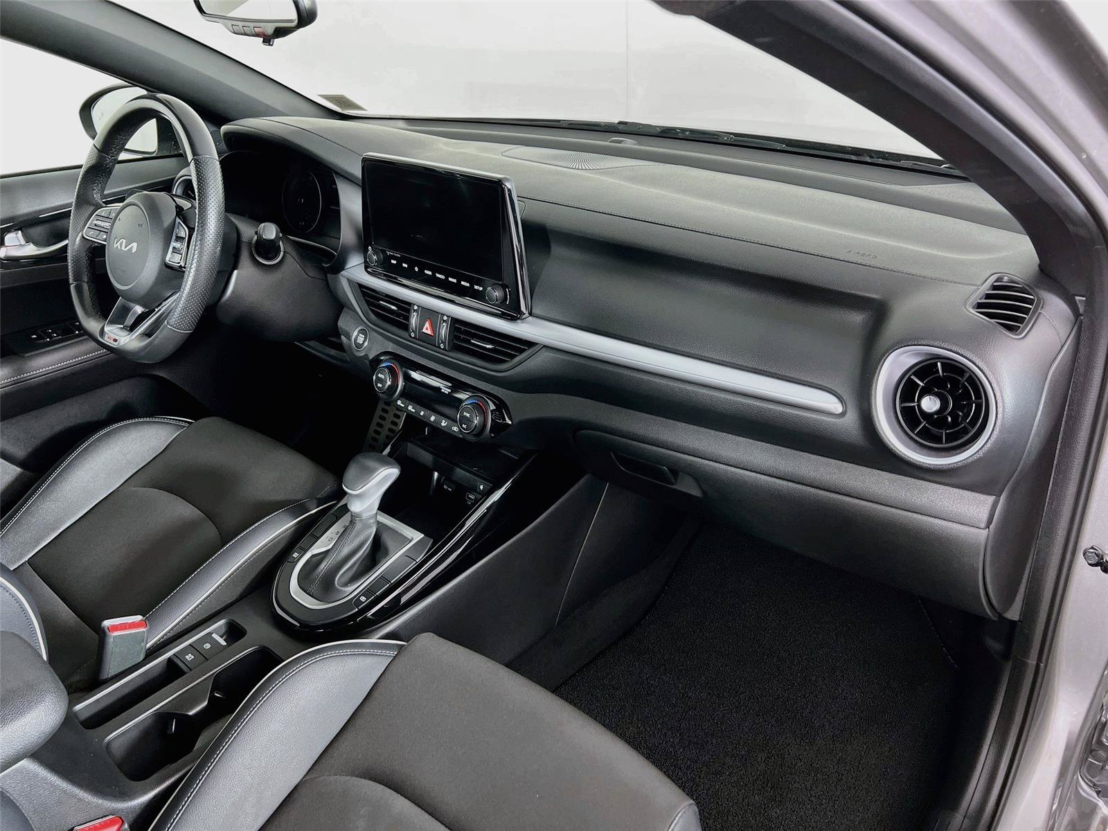 Used 2023 Kia Forte GT-Line w/ GT-Line Premium Package FWD image 28