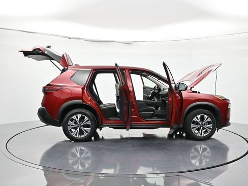 Used 2023 Nissan Rogue SV image 49