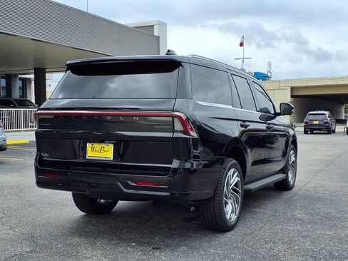 New 2026 Lincoln Navigator Premiere AWD/4WD image 2