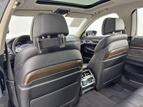 Used 2020 BMW 740i w/ Premium Package image 39