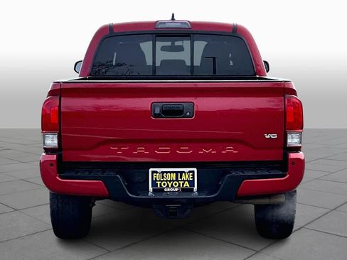 Certified 2016 Toyota Tacoma SR5 image 5