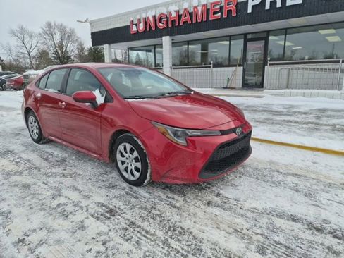 Used 2021 Toyota Corolla LE image 3